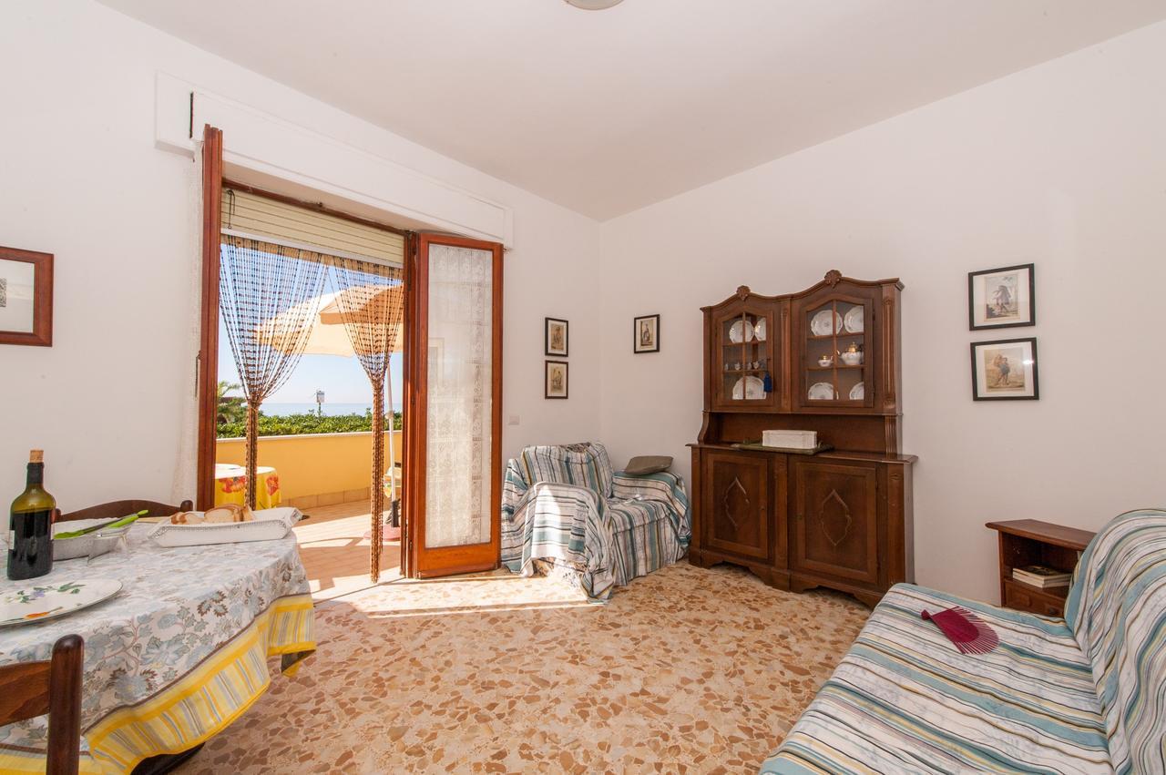 Il Mare In Giardino Apartment Scauri  Exterior photo